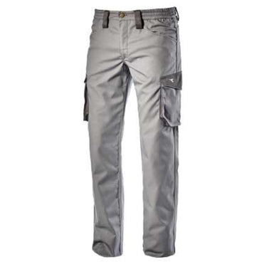 Pantalone DIADORA STAFF CARGO con tasca laterale, dettagli rifrangenti e dettagli in contrasto in materiale anti abrasivo, elastico in vita.